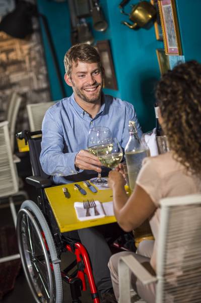 Fauteuil roulant Venelles  Action4NG signé Invacare