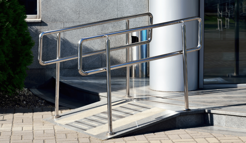 Rampe d'accès solution d'accessibilité PMR