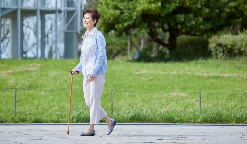 Comment bien choisir sa canne de marche ? 