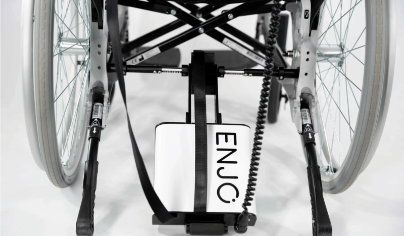 Transformez votre fauteuil roulant manuel en un fauteuil motorisé