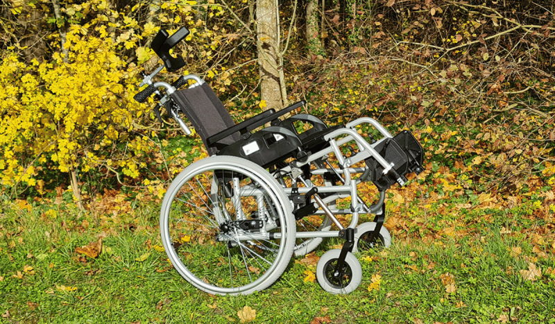 Freelance Orthinea : Le fauteuil roulant manuel pliant avec bascule d'assise, proche de Marseille